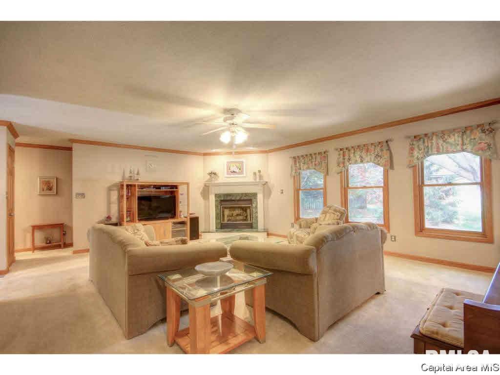 4447 Foxbury Lane Springfield, IL 62711 - Photo 2 of 33