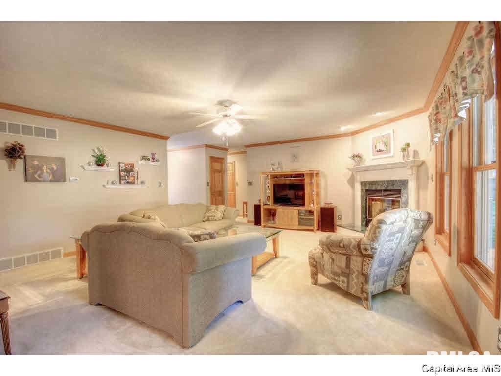 4447 Foxbury Lane Springfield, IL 62711 - Photo 3 of 33