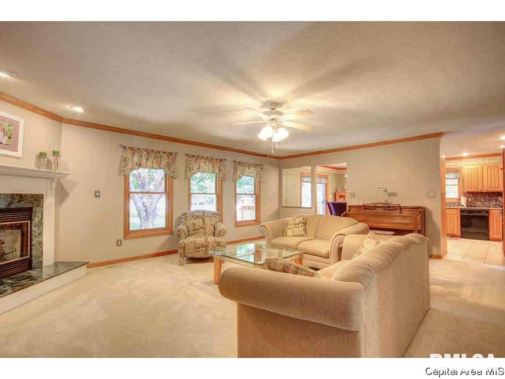 4447 Foxbury Lane Springfield, IL 62711 - Photo 4 of 33