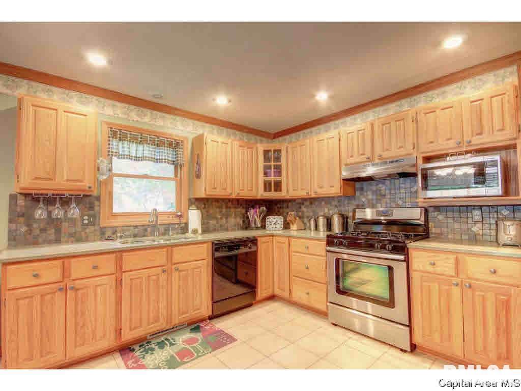 4447 Foxbury Lane Springfield, IL 62711 - Photo 7 of 33