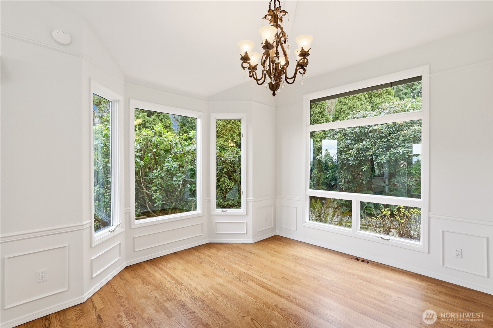 18605 Southeast 174th Way Renton, WA 98058 - Photo 7 of 40