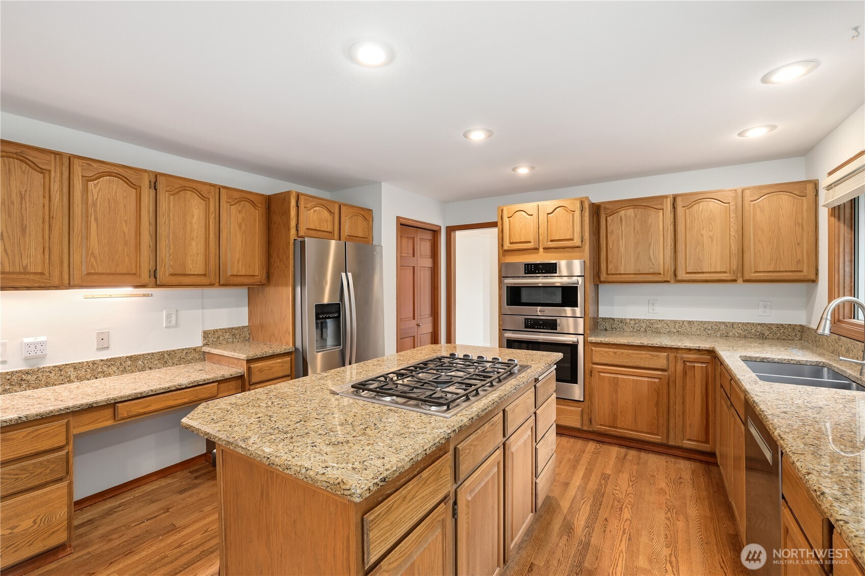 18605 Southeast 174th Way Renton, WA 98058 - Photo 9 of 40