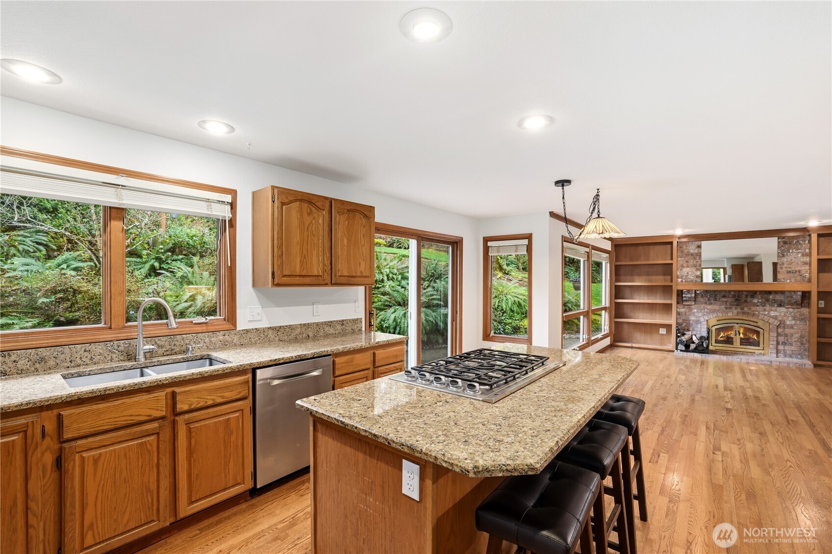 18605 Southeast 174th Way Renton, WA 98058 - Photo 10 of 40