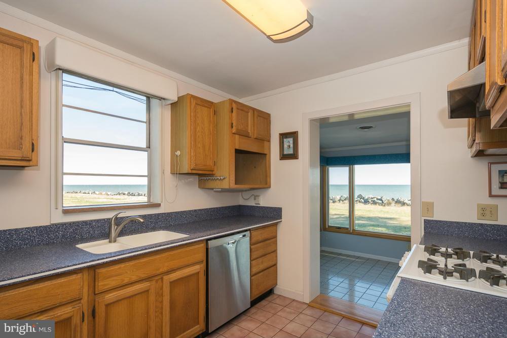 50781 Holly Point Road Dameron, MD 20628 - Photo 6 of 19 Kitchen