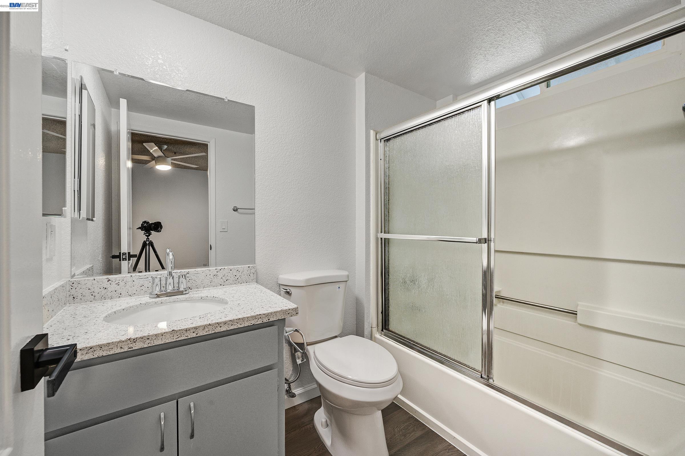 20115 Redwood Road, Unit 15 Castro Valley, CA 94546 - Photo 15 of 47 Gallery Image 15