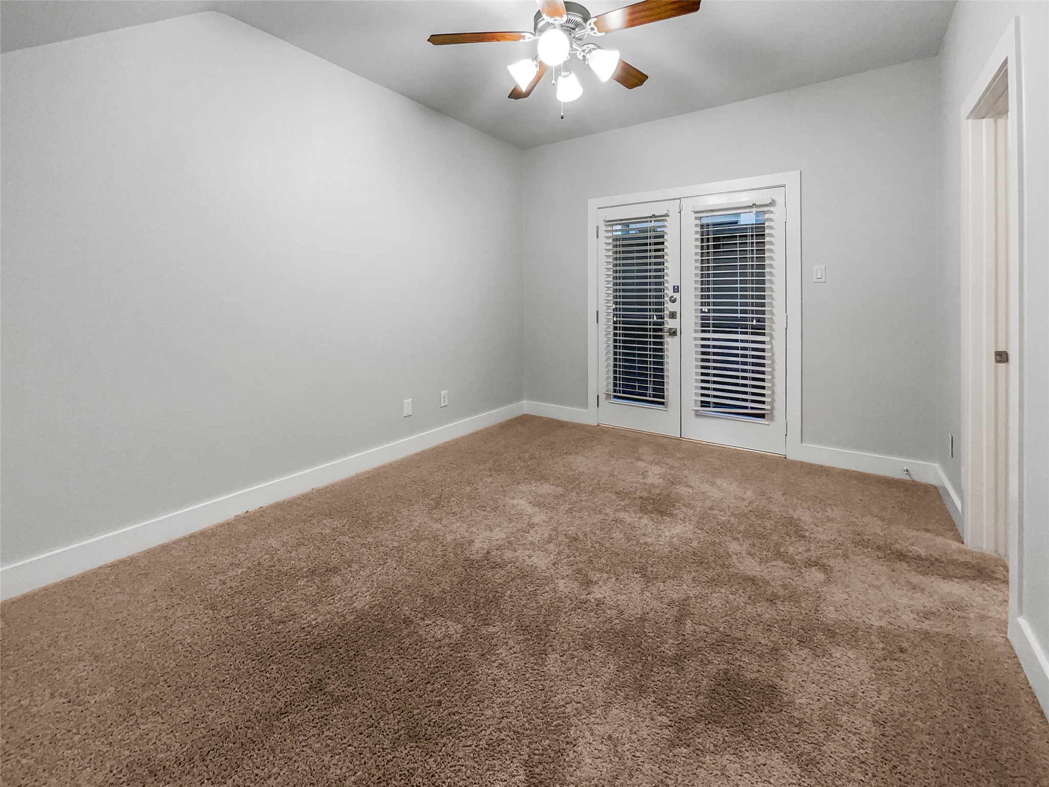 6625 Letein Street Houston, TX 77008 - Photo 7 of 17 a view of an empty room with a chandelier fan