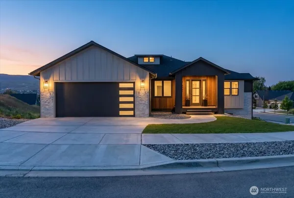 $945,000 | 982 Spring Mountain Drive, Wenatchee, WA 98801