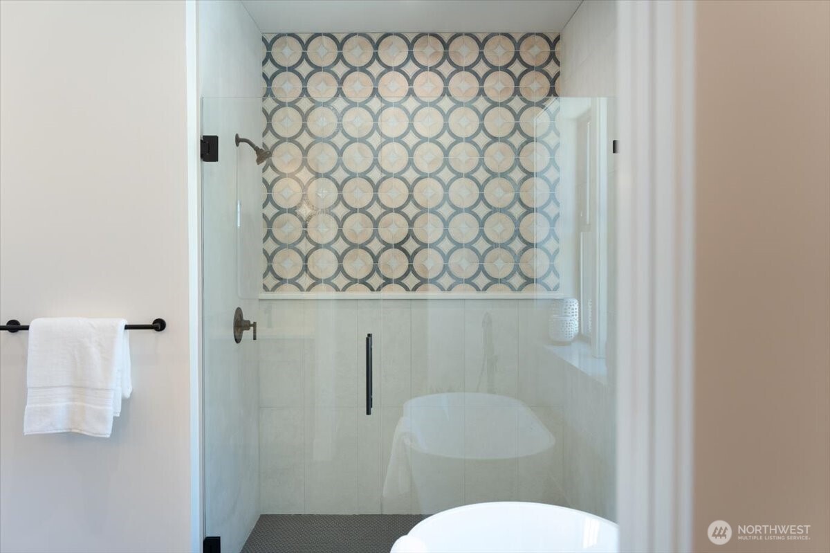 982 Spring Mountain Drive Wenatchee, WA 98801 - Photo 18 of 36 a bathroom with a toilet and a shower curtain