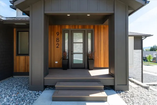 $945,000 | 982 Spring Mountain Drive, Wenatchee, WA 98801
