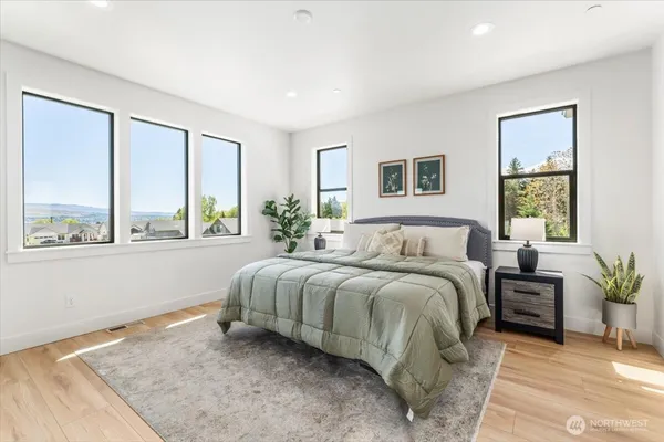 $945,000 | 982 Spring Mountain Drive, Wenatchee, WA 98801