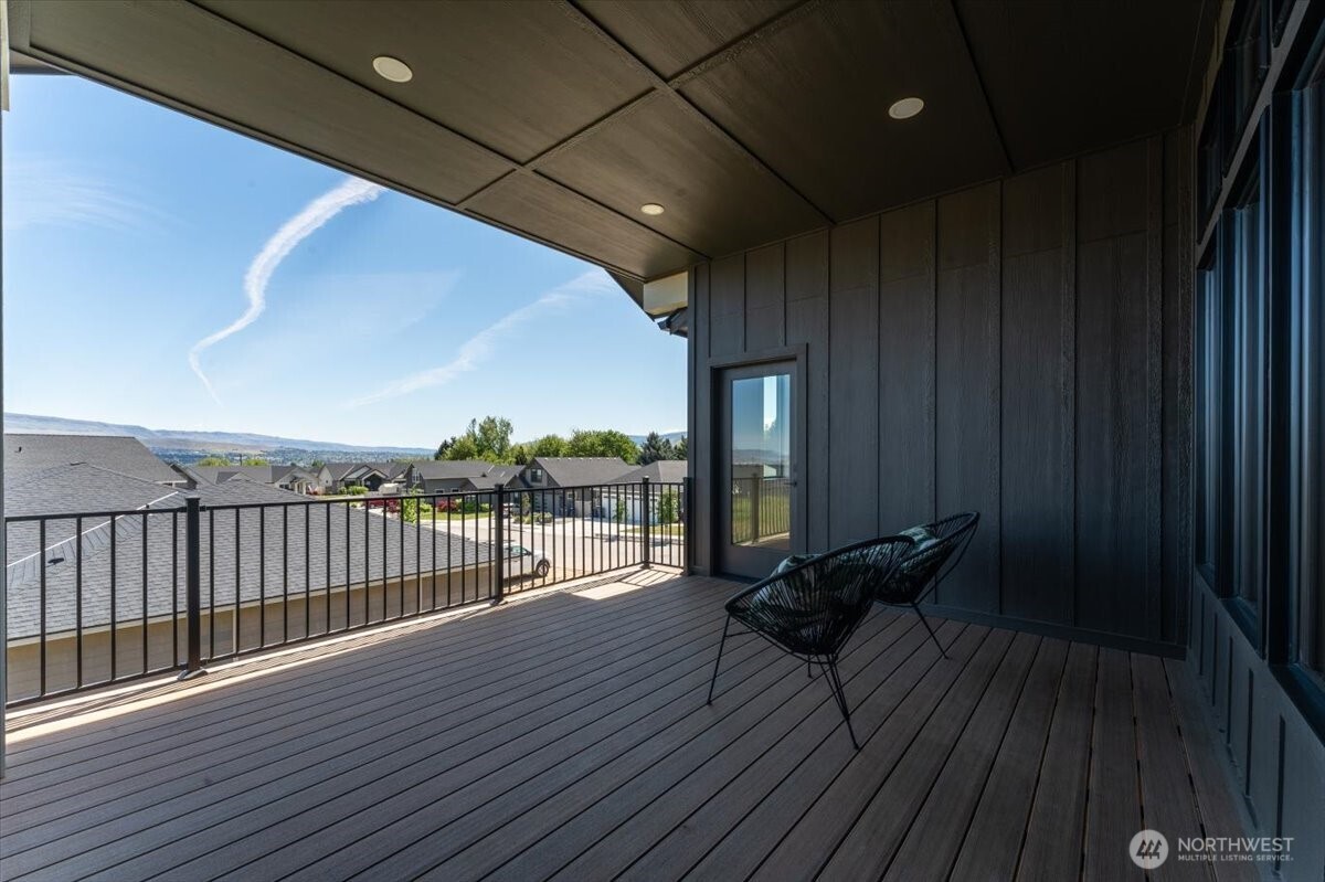 982 Spring Mountain Drive Wenatchee, WA 98801 - Photo 30 of 36 a view of a balcony with furniture