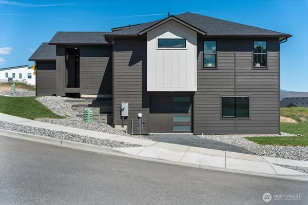 $945,000 | 982 Spring Mountain Drive, Wenatchee, WA 98801