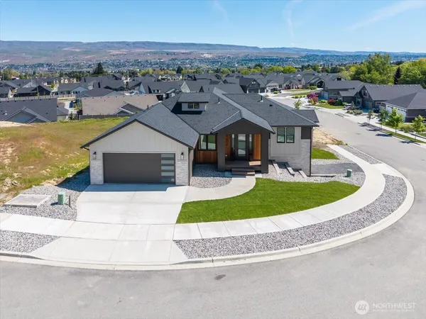 $945,000 | 982 Spring Mountain Drive, Wenatchee, WA 98801