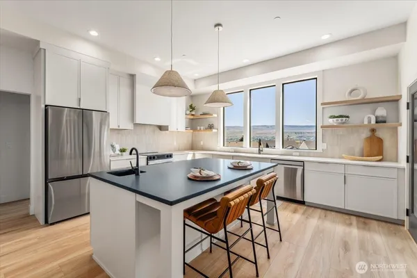 $945,000 | 982 Spring Mountain Drive, Wenatchee, WA 98801