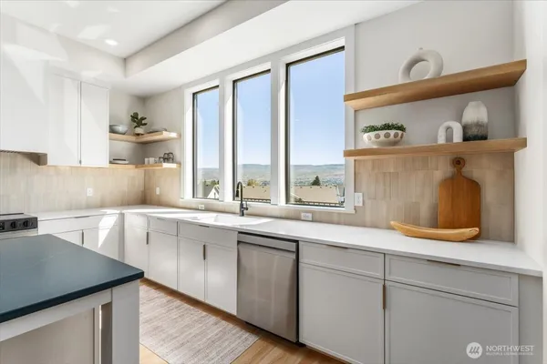 $945,000 | 982 Spring Mountain Drive, Wenatchee, WA 98801