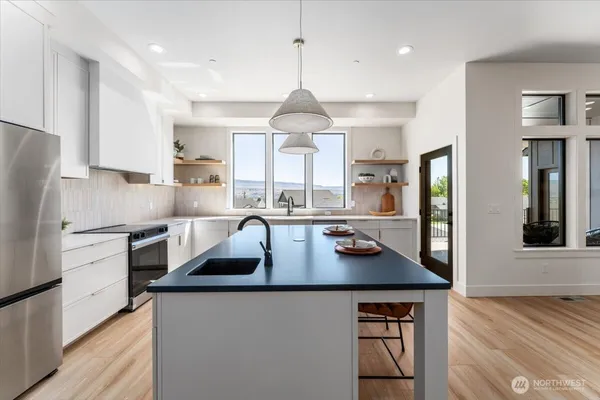 $945,000 | 982 Spring Mountain Drive, Wenatchee, WA 98801