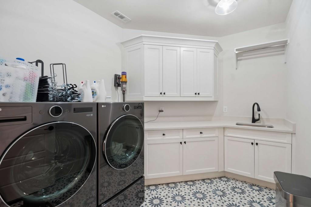2561 Thompson Road Northeast Brookhaven, GA 30319 - Photo 30 of 47 a utility room with sink dryer and washer