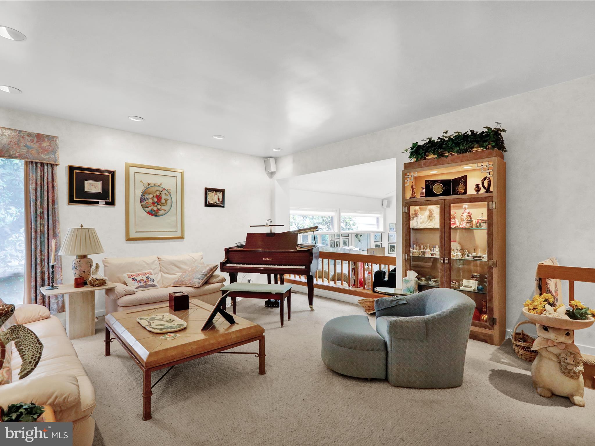 1617 Meadowlark Road Wyomissing, PA 19610 - Photo 11 of 36 Living Room