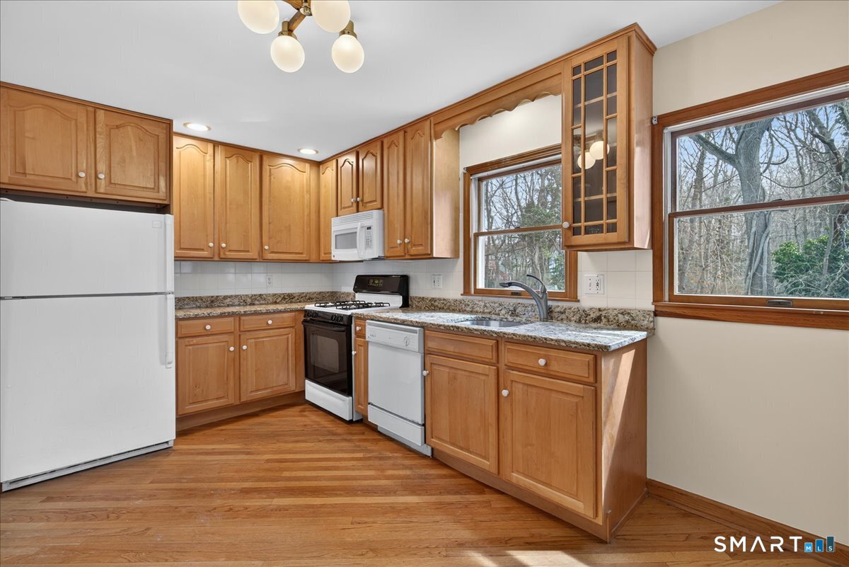 47 Barrett Street Hamden, CT 06517 - Photo 11 of 40