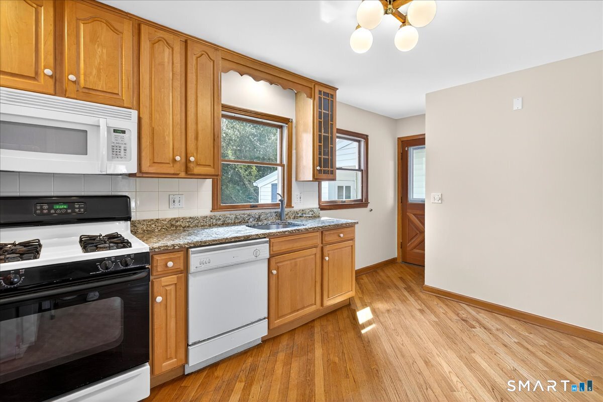 47 Barrett Street Hamden, CT 06517 - Photo 12 of 40