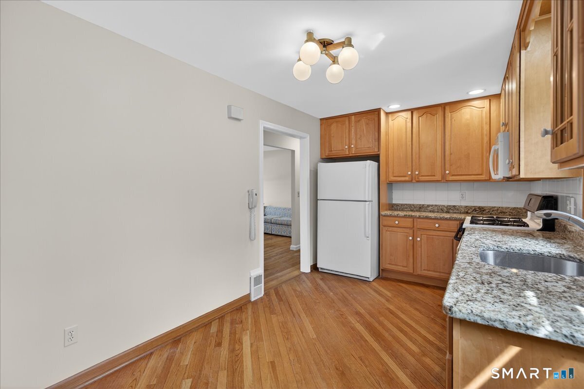 47 Barrett Street Hamden, CT 06517 - Photo 13 of 40