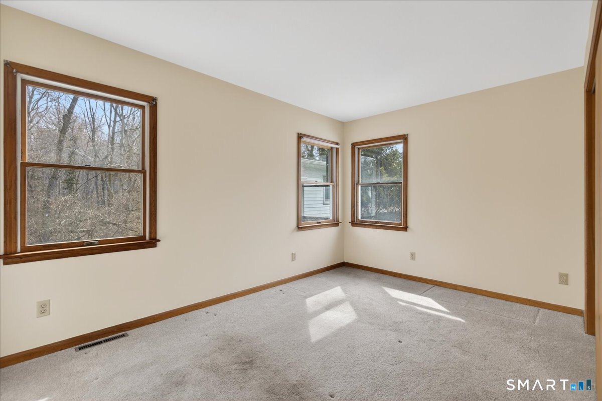 47 Barrett Street Hamden, CT 06517 - Photo 22 of 40