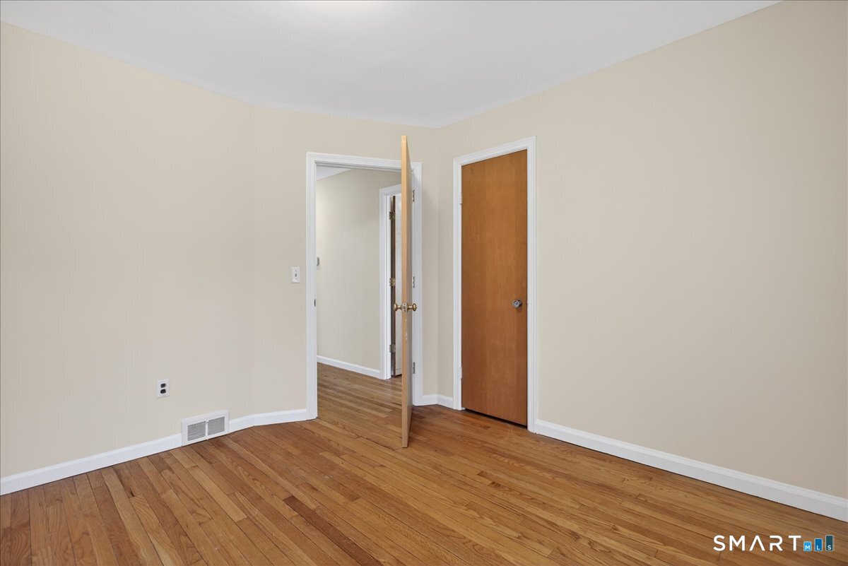 47 Barrett Street Hamden, CT 06517 - Photo 26 of 40 Laundry/Office/Bonus Room