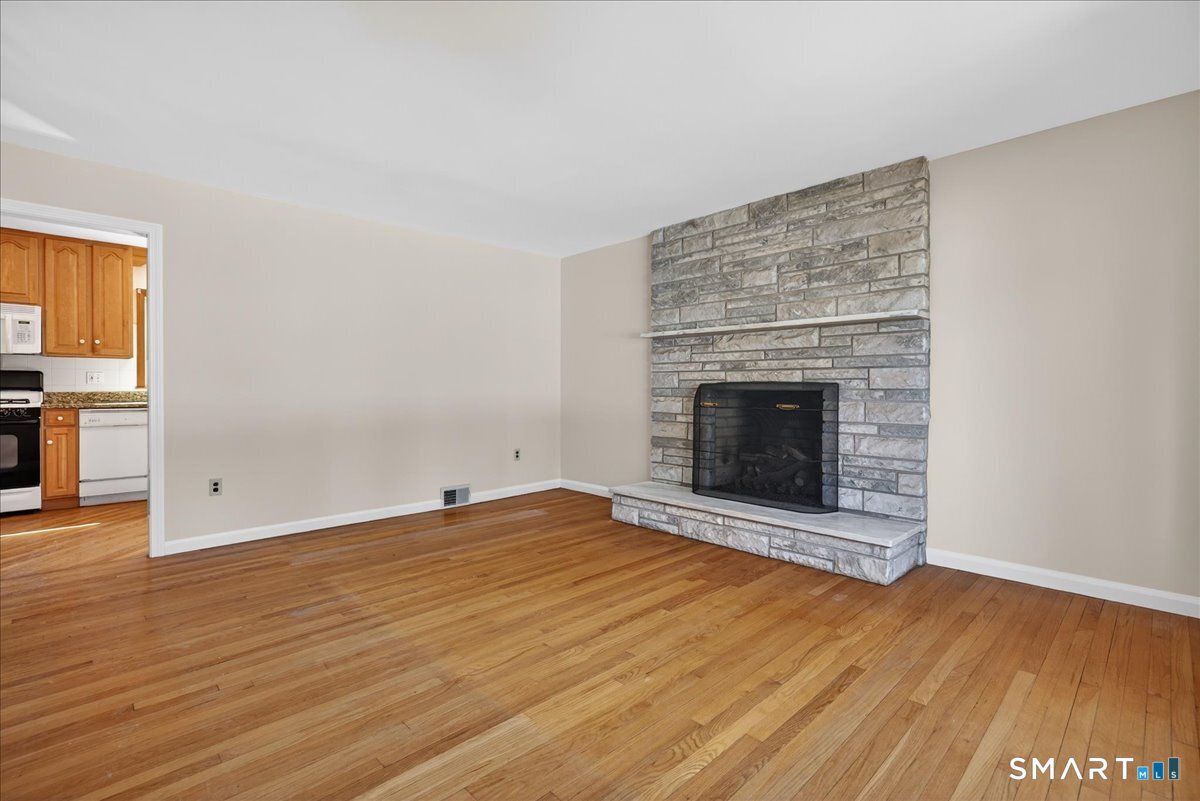 47 Barrett Street Hamden, CT 06517 - Photo 3 of 40