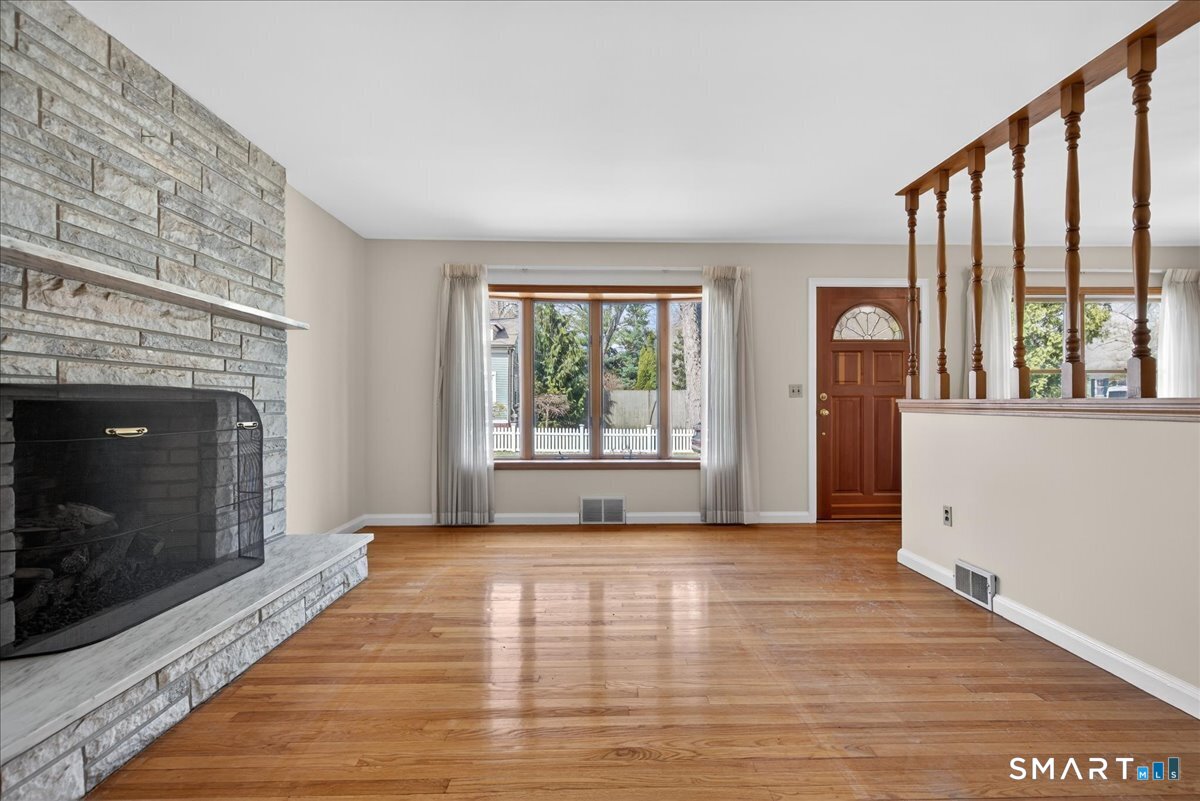 47 Barrett Street Hamden, CT 06517 - Photo 4 of 40