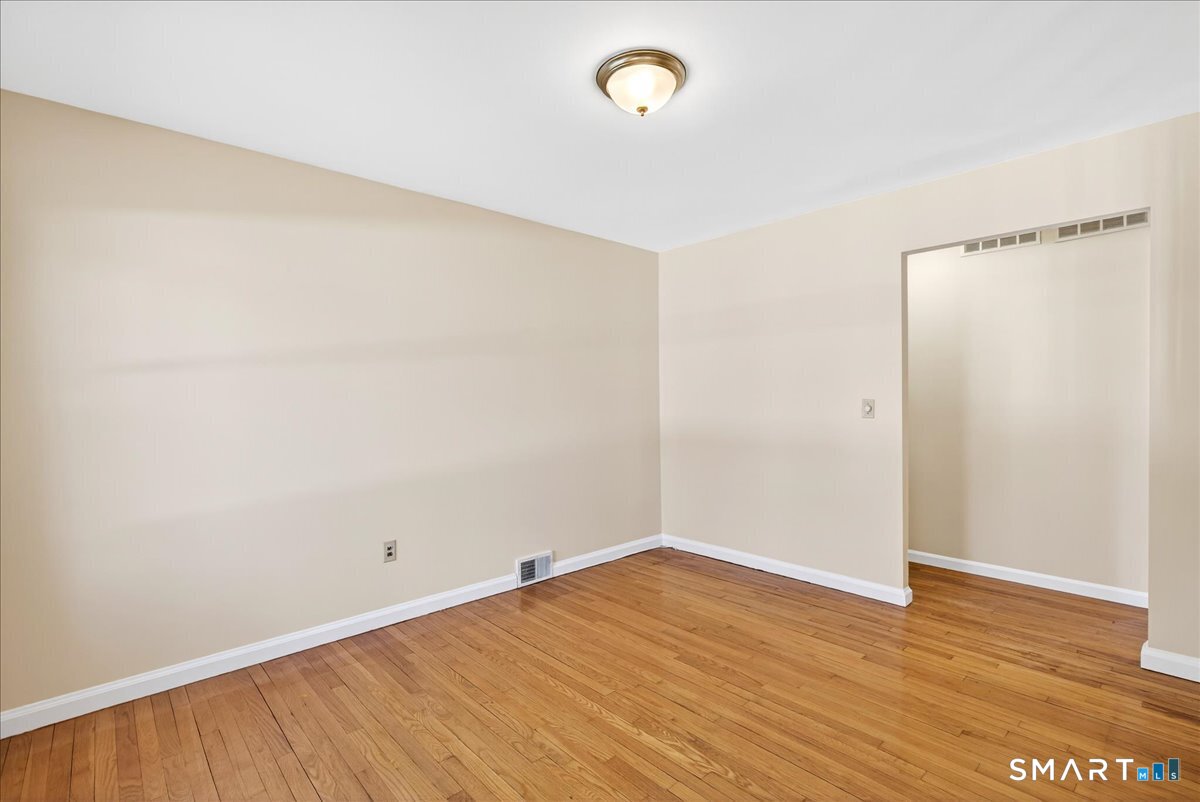 47 Barrett Street Hamden, CT 06517 - Photo 10 of 40