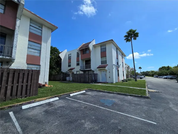 $1,800 | 1750 Northwest 55th Avenue, Unit 103, Lauderhill, FL 33313