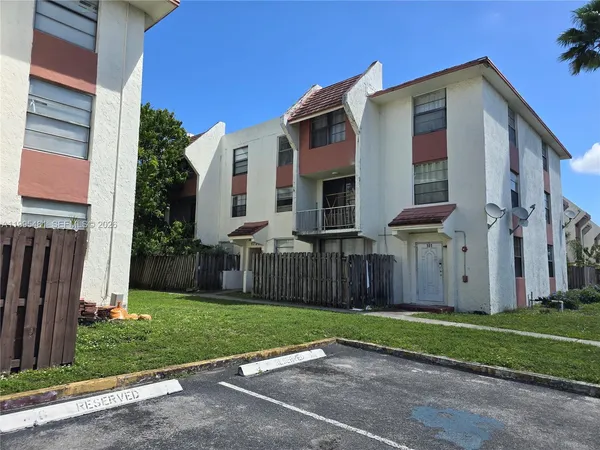 $1,800 | 1750 Northwest 55th Avenue, Unit 103, Lauderhill, FL 33313