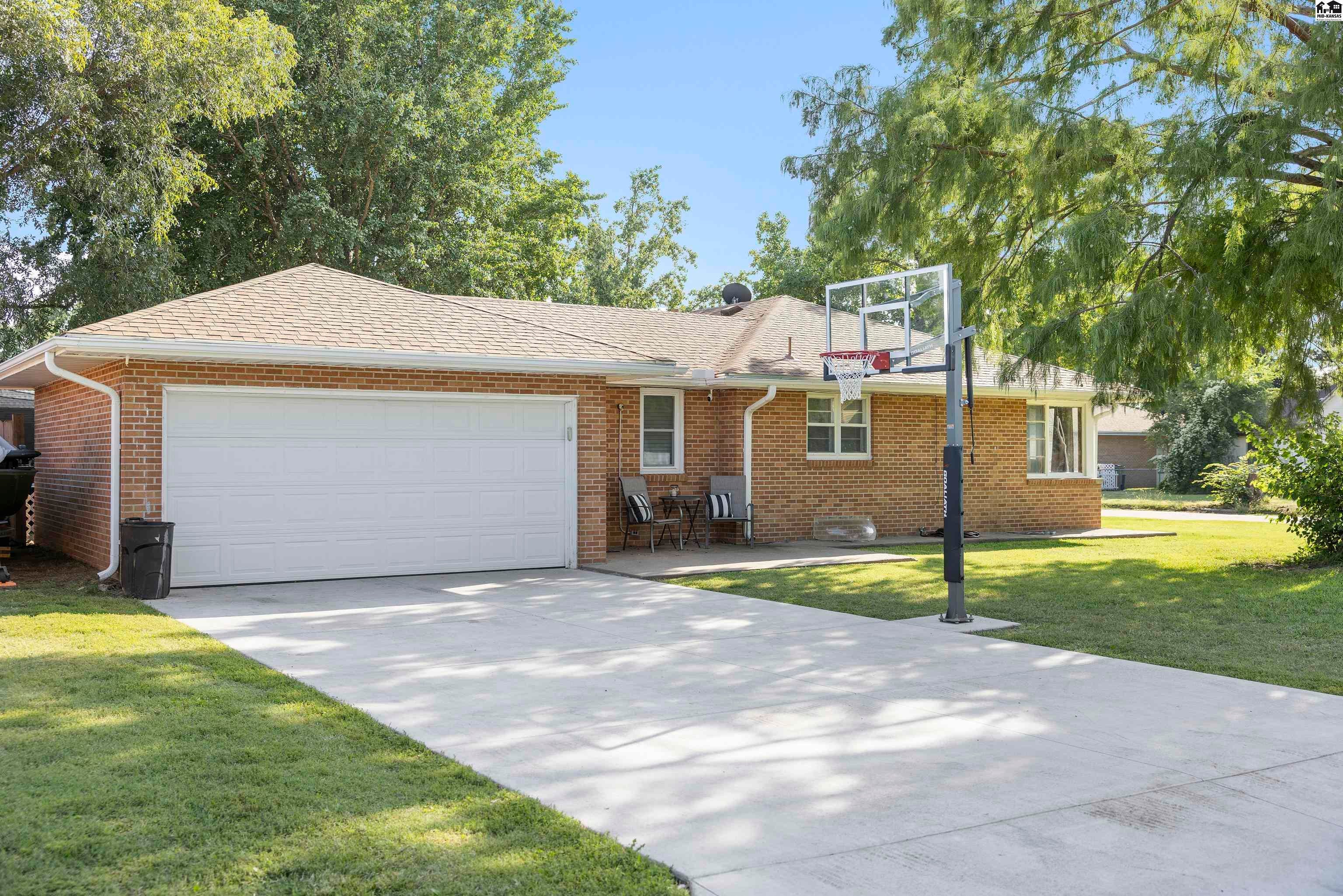 302 South Reed Avenue Lyons, KS 67554 - Photo 1 of 1 Gallery Image 1