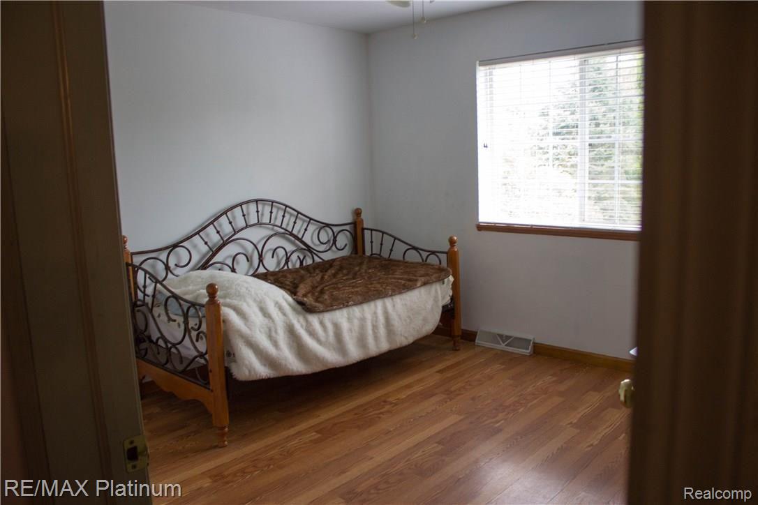 5761 Milett Road Fowlerville, MI 48836 - Photo 10 of 30 4.jpg