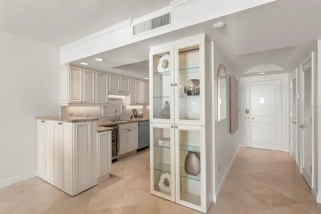 $1,300,000 | 1212 Benjamin Franklin Drive, Unit 501, Sarasota, FL 34236