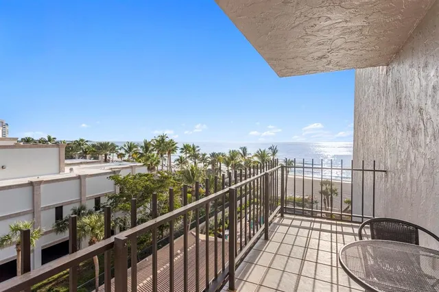 $1,300,000 | 1212 Benjamin Franklin Drive, Unit 501, Sarasota, FL 34236