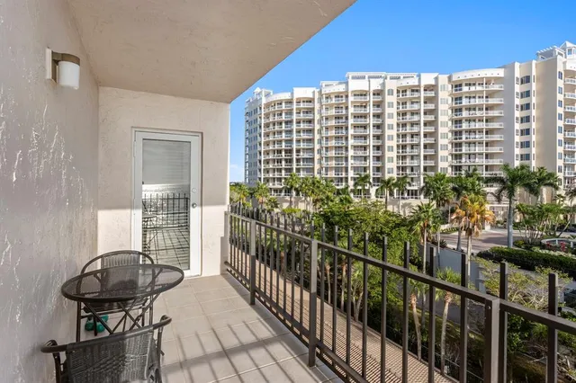 $1,300,000 | 1212 Benjamin Franklin Drive, Unit 501, Sarasota, FL 34236