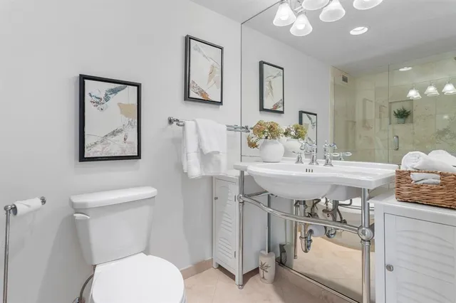 $1,300,000 | 1212 Benjamin Franklin Drive, Unit 501, Sarasota, FL 34236