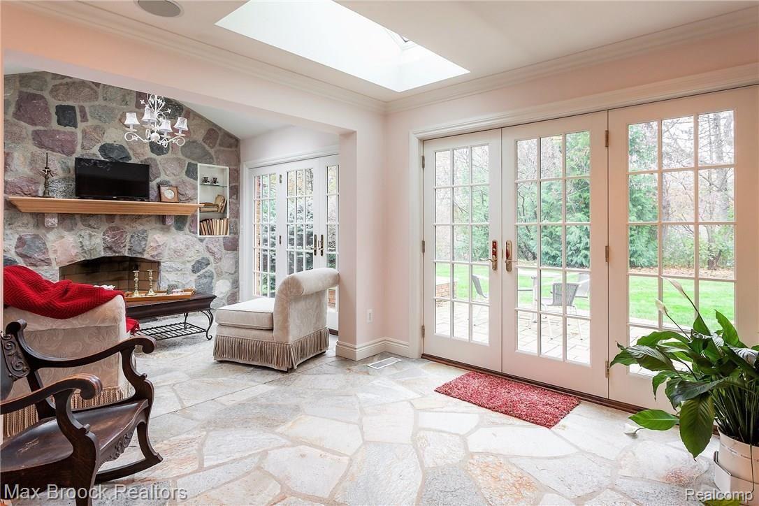 420 Dunston Road Bloomfield Hills, MI 48304 - Photo 13 of 25 Private Master Sitting Room.jpg