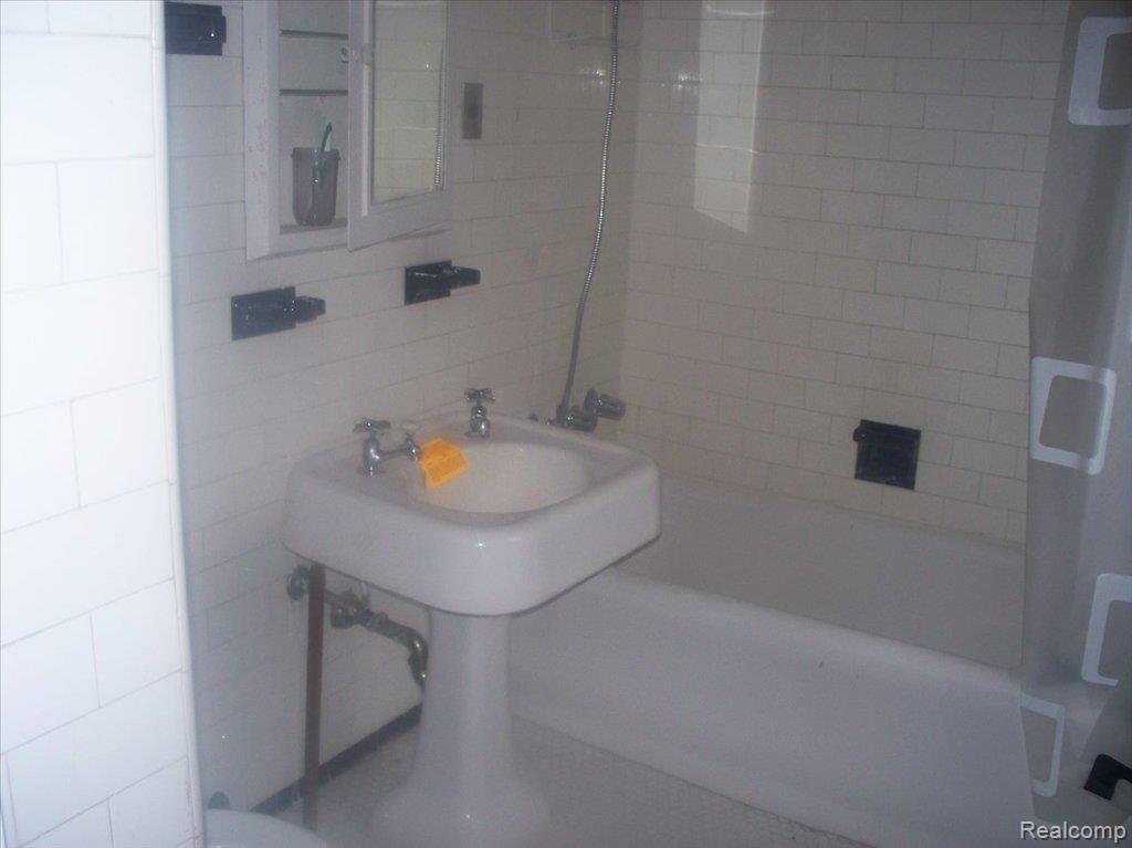 19914 Briarcliff Road Detroit, MI 48221 - Photo 13 of 15 briarcliff 021