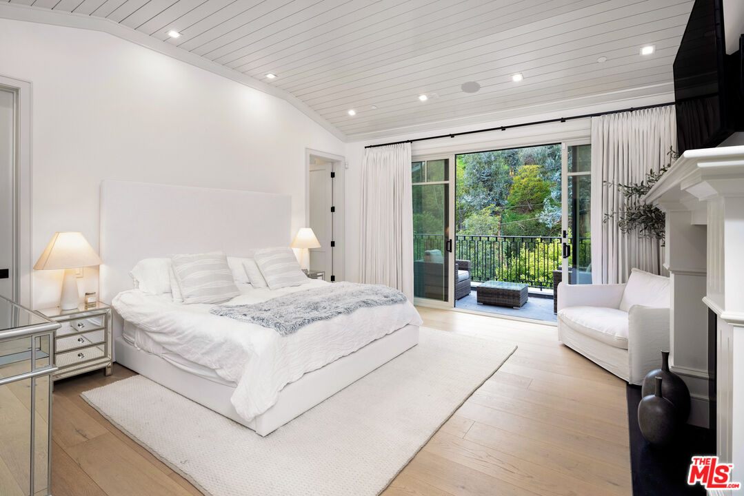 535 North Bundy Drive Los Angeles, CA 90049 - Photo 13 of 33