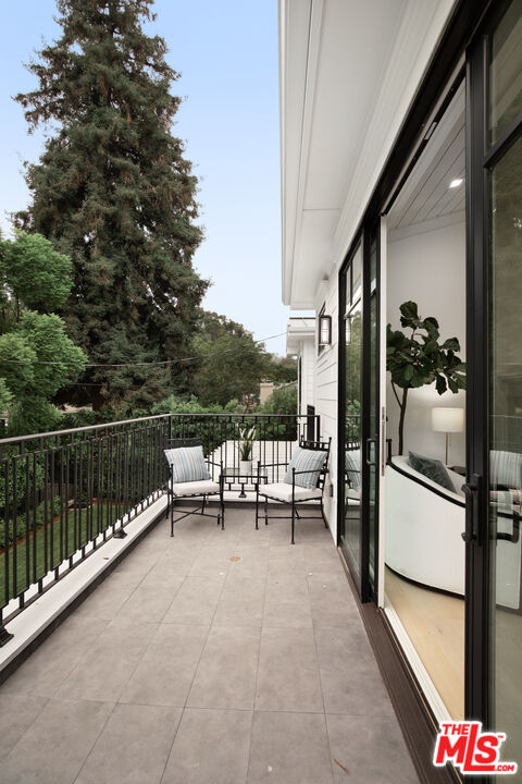 535 North Bundy Drive Los Angeles, CA 90049 - Photo 14 of 33