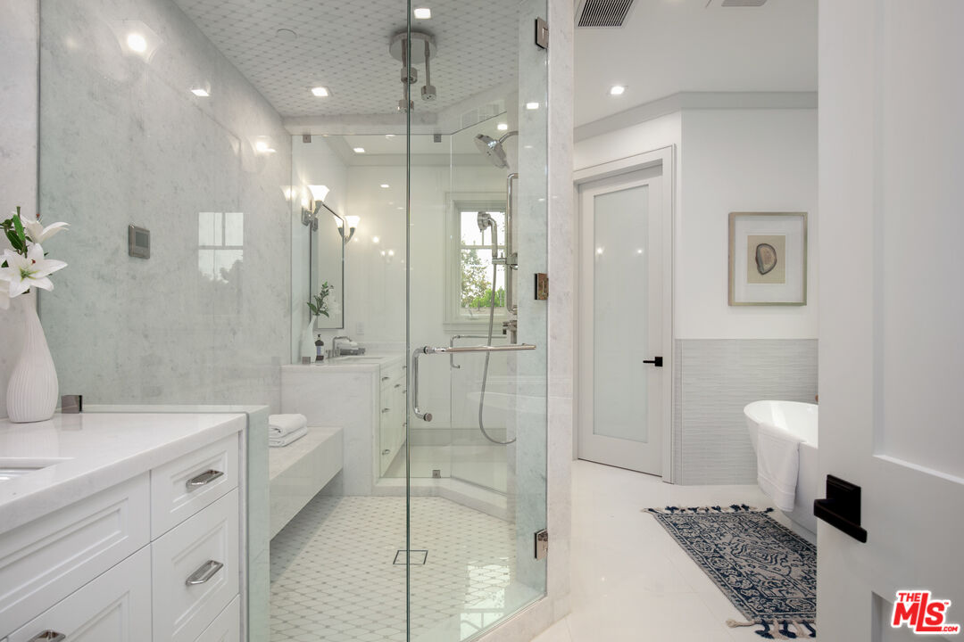 535 North Bundy Drive Los Angeles, CA 90049 - Photo 15 of 33