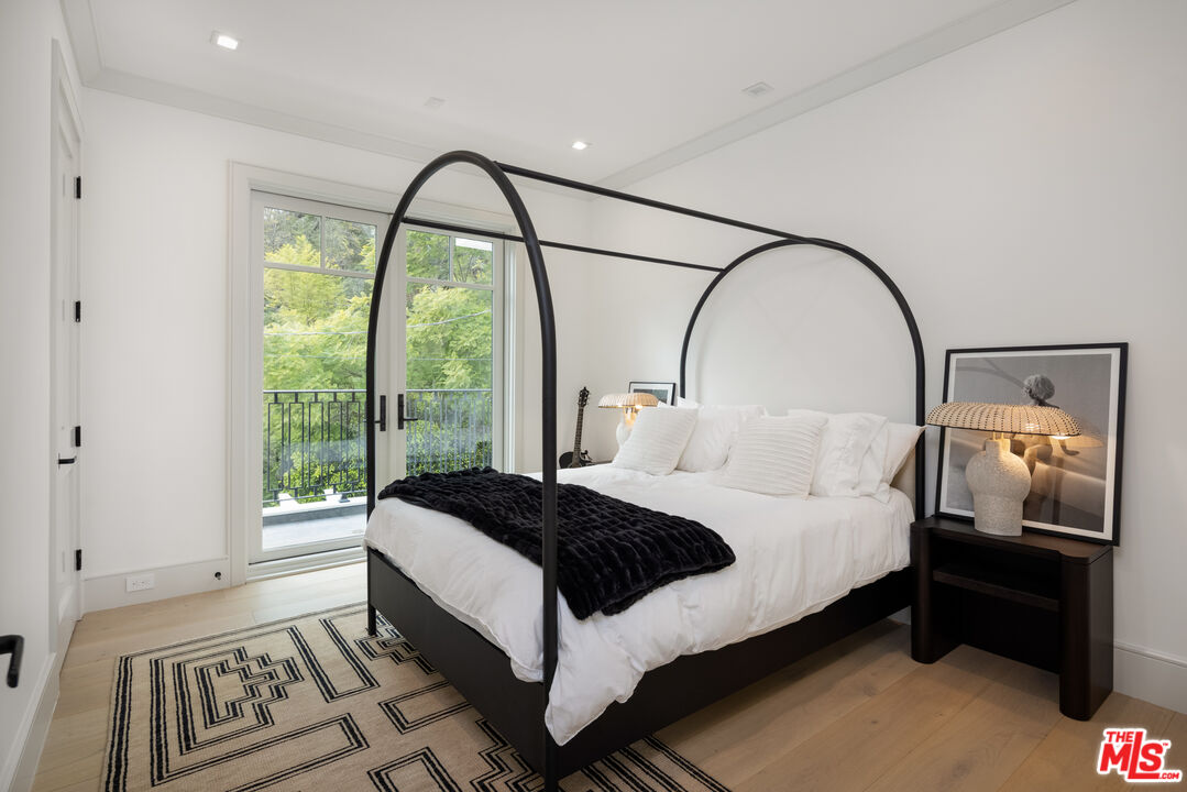 535 North Bundy Drive Los Angeles, CA 90049 - Photo 18 of 33