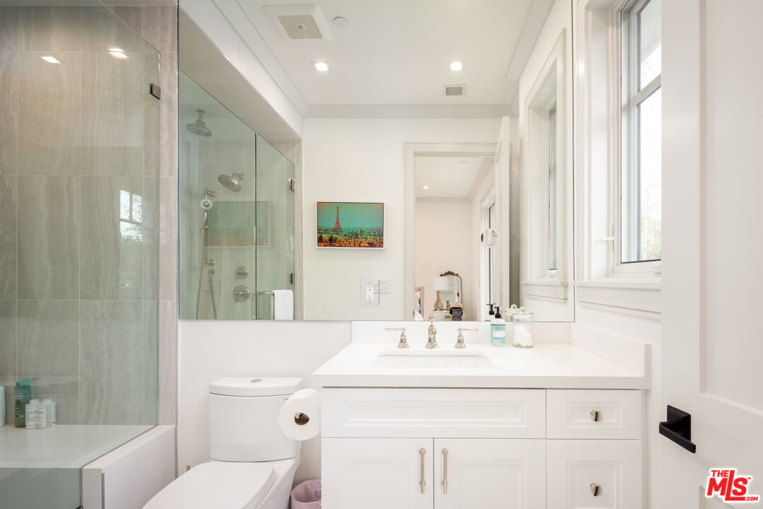 535 North Bundy Drive Los Angeles, CA 90049 - Photo 19 of 33