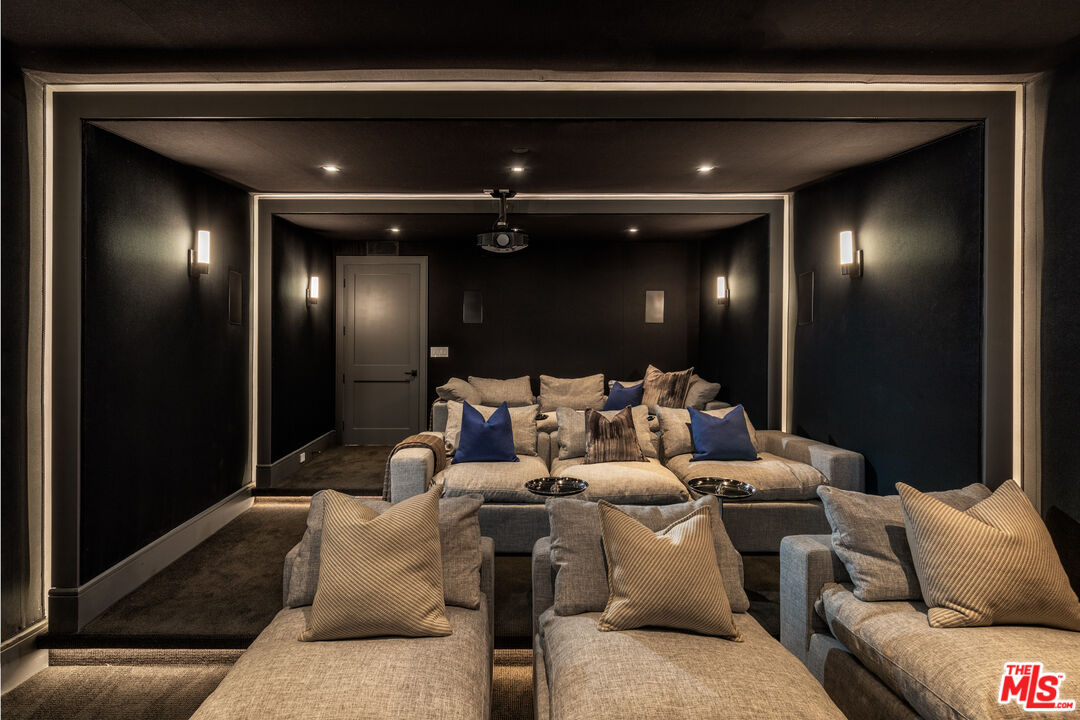 535 North Bundy Drive Los Angeles, CA 90049 - Photo 21 of 33