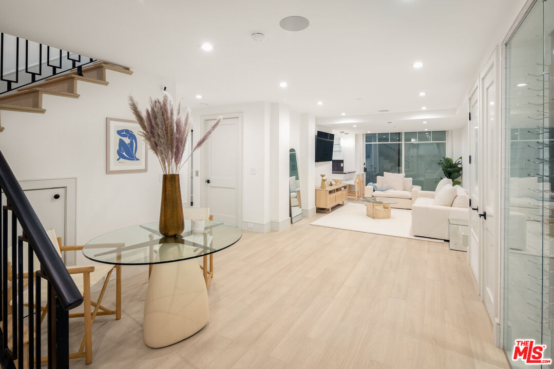 535 North Bundy Drive Los Angeles, CA 90049 - Photo 23 of 33