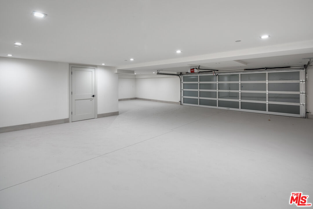 535 North Bundy Drive Los Angeles, CA 90049 - Photo 25 of 33