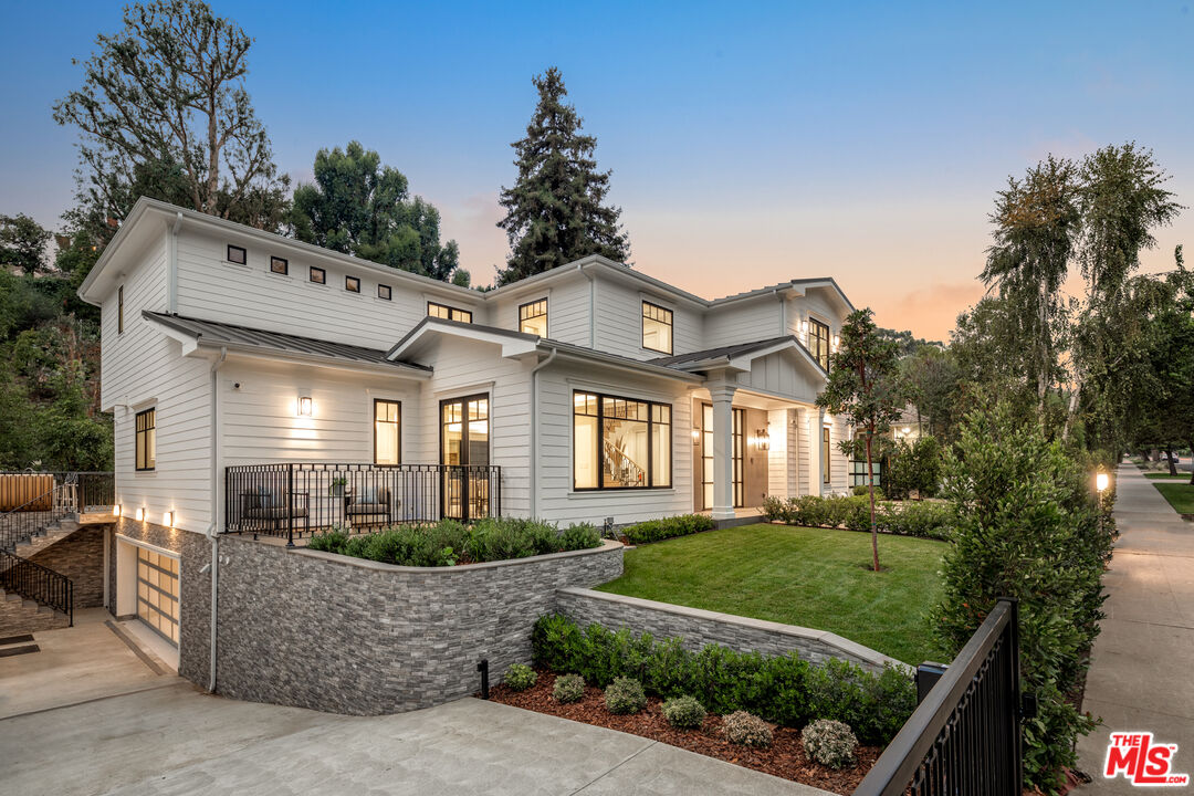 535 North Bundy Drive Los Angeles, CA 90049 - Photo 26 of 33