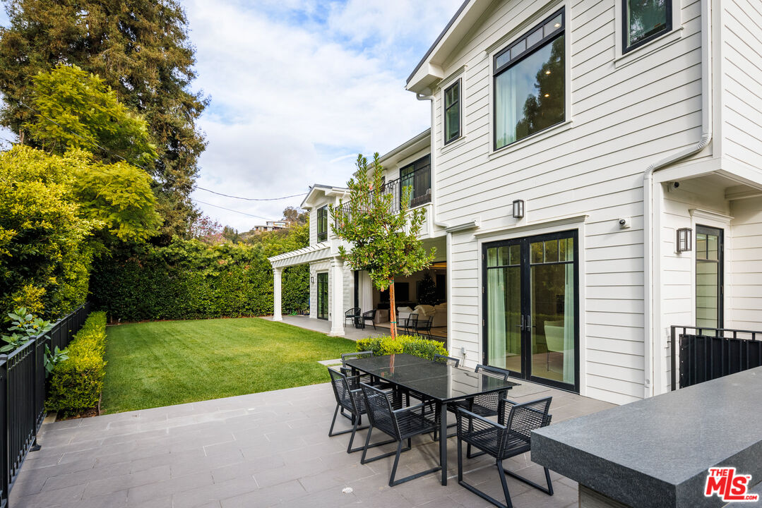 535 North Bundy Drive Los Angeles, CA 90049 - Photo 29 of 33